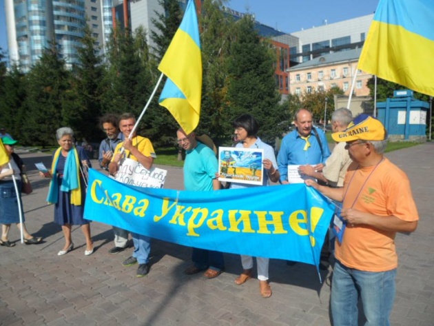 "Свободу Сенцову и Кольченку": в Новосибирске прошел пикет в честь Дня Независимости