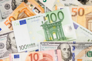 	Курс доллара в Украине пошел в гору, а евро – упал