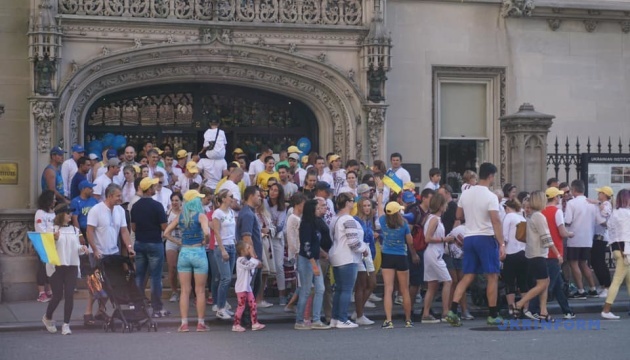Ко Дню Независимости в Центральном парке Нью-Йорка состоялся забег в вышиванках
