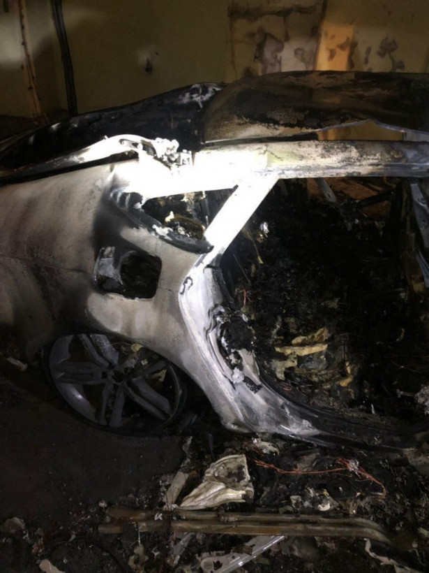 В Киеве ночью облили бензином и сожгли авто невестки Гонтаревой