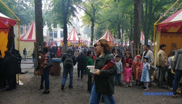 В Нидерландах украинцы приготовили 3000 вареников на фестиваль посольств