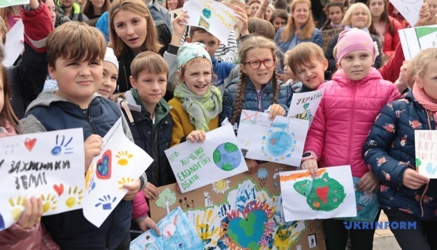 Участники Климатического марша передали письмо Зеленскому