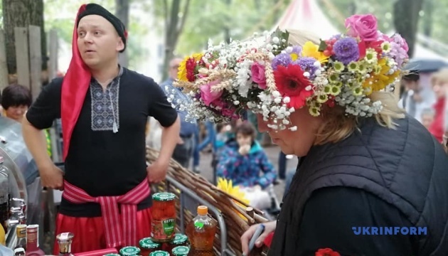 В Нидерландах украинцы приготовили 3000 вареников на фестиваль посольств