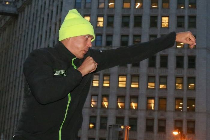 Усик провел открытую тренировку в Чикаго на фоне Trump Tower (фото)
