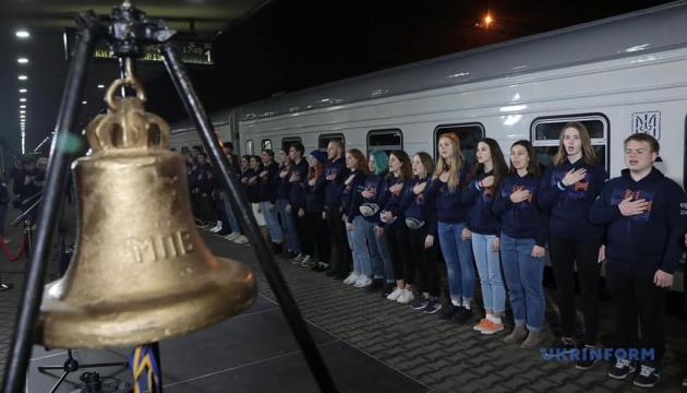 Новый поезд "Киев-Мариуполь" отправился в первый рейс