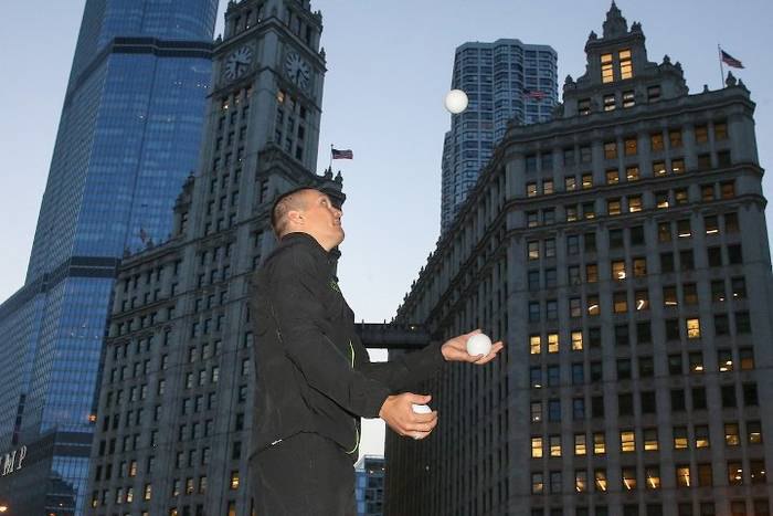 Усик провел открытую тренировку в Чикаго на фоне Trump Tower (фото)
