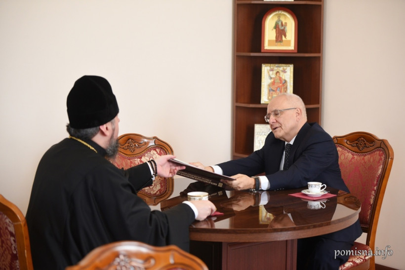 Епифаний обсудил с послом Греции ситуацию на Донбассе