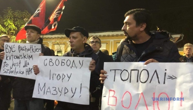 Задержание Мазура: в Киеве пикетировали посольство Польши