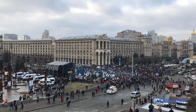 На Майдане Незалежности проходит вече "Красные линии"