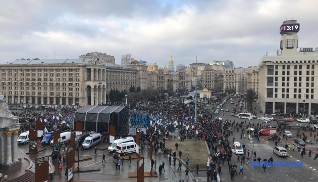 На Майдане Незалежности проходит вече "Красные линии"
