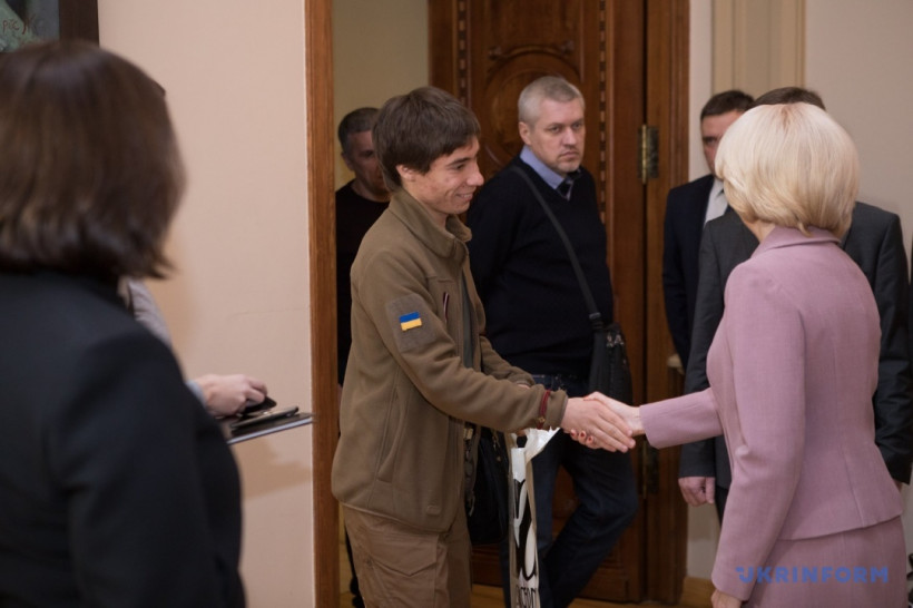 Бекиров, Гриб, Сущенко и еще 6 бывших узников Кремля посетили Сейм Латвии