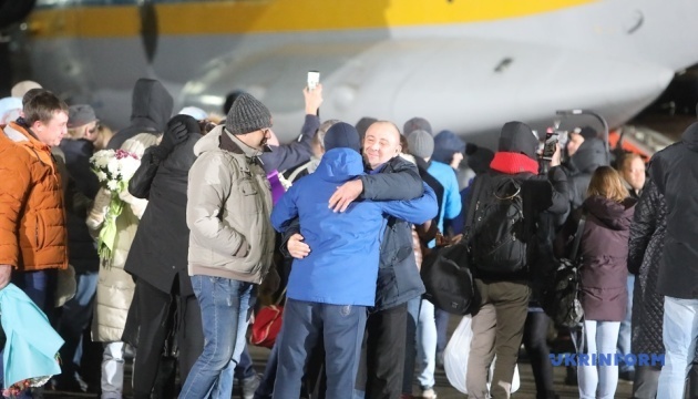 Встреча заложников в "Борисполе" длилась почти полтора часа