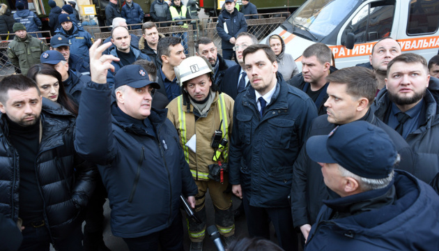 Гончарук обещает государственную поддержку родным погибших от пожара в Одессе