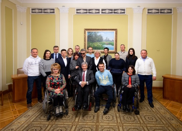 Зеленский подписал указ об увеличении соцпомощи людям с инвалидностью