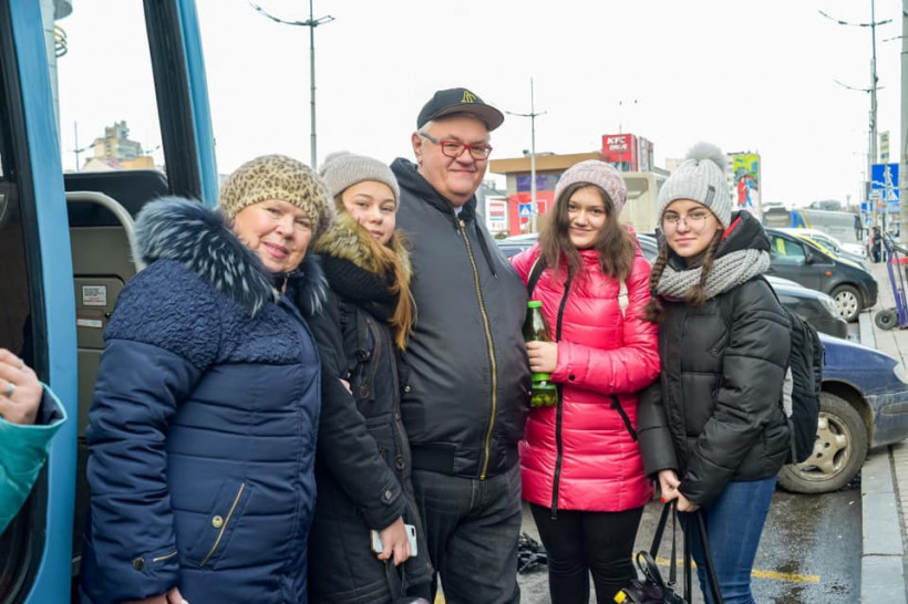 Дети из прифронтовых сел Донбасса встречают Рождество на Тернопольщине