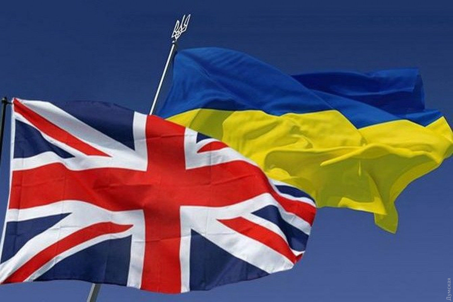 Флаги Украины и Великобритании