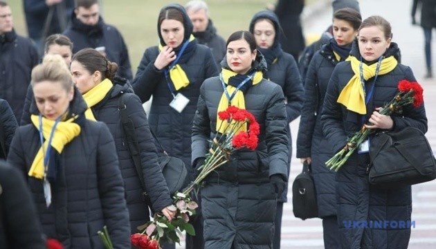 В “Борисполе” началась церемония почтения памяти погибших в Иране