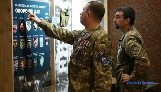 С участием "киборгов" погасили марку в честь защитников Донецкого аэропорта