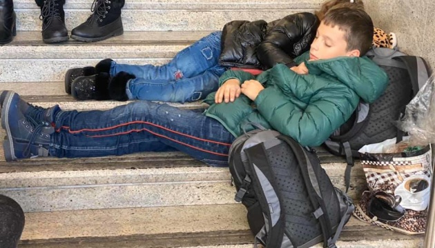 Более 140 пассажиров почти сутки не могут вылететь из Неаполя в Киев