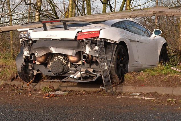 В хлам: вратарь "Манчестер Юнайтед" разбил свою дорогущую "Ламборджини" (фото)