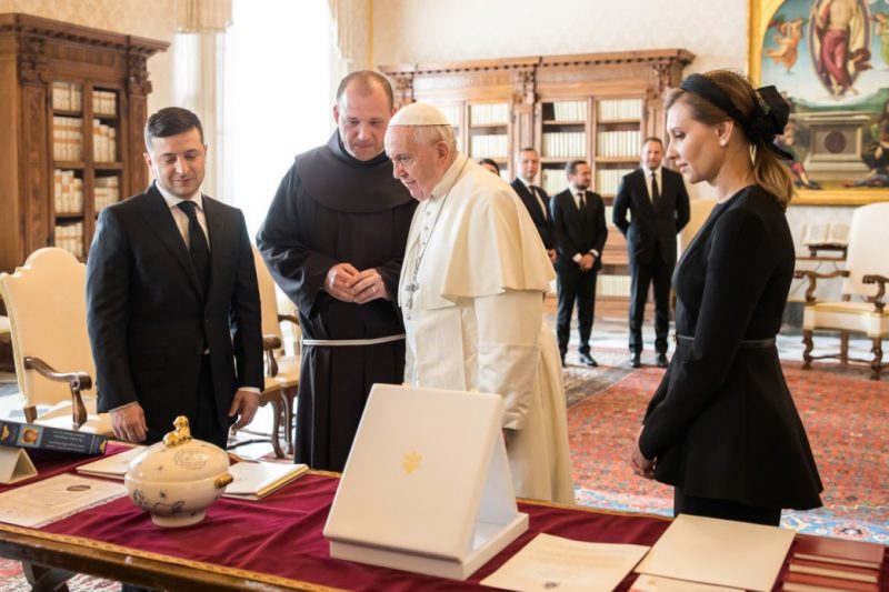 Владимир Зеленский с супругой на встрече с Папой Римским