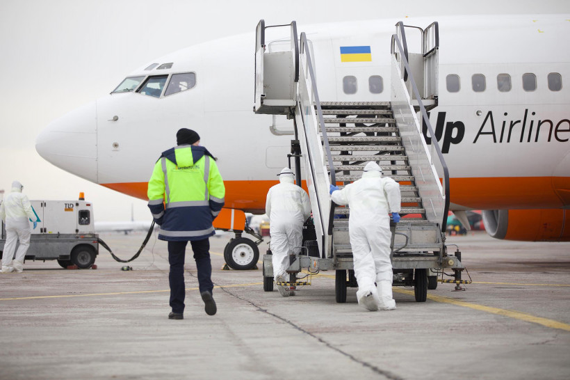 Самолет с эвакуированными из Китая приземлился в "Борисполе"
