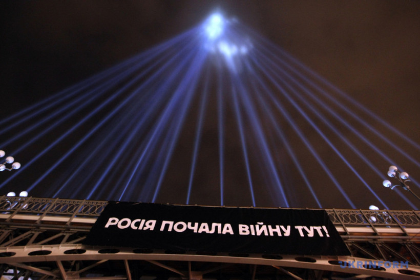 Эвакуированные из Уханя, ангелы памяти и "живой" герб