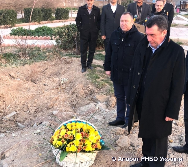 Данилов в Иране почтил память украинцев, которые погибли в катастрофе самолета МАУ