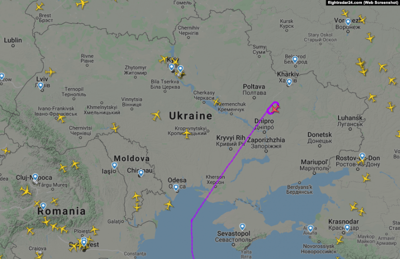 Эвакуация украинцев из Китая: самолет кружит над Харьковщиной