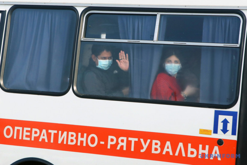 Эвакуированные из Уханя, ангелы памяти и "живой" герб