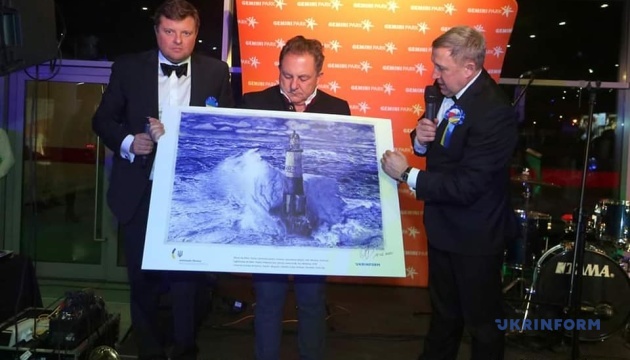 Рисунок Сущенко на благотворительном гала-вечере в Польше продали за тысячу евро
