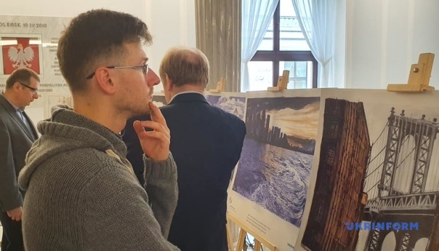 В польском Сейме открылась выставка рисунков Сущенко