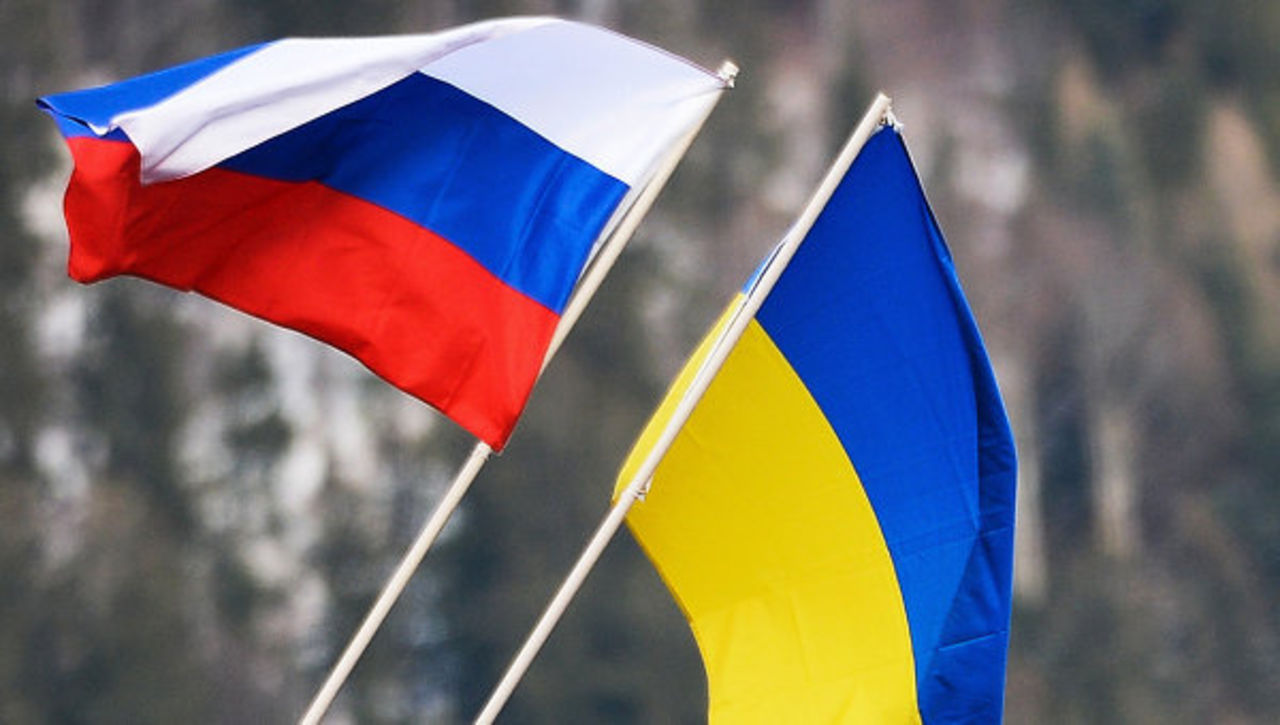 Флаги Украины и РФ