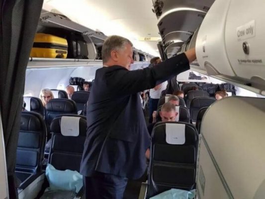 Петр Порошенко на борту самолета.