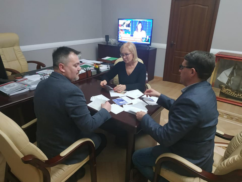 Сущенко попросил Денисову передать политзаключенным открытки от студентов