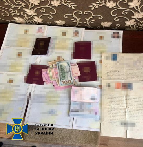 В Украине блокировали масштабную схему легализации россиян в ЕС