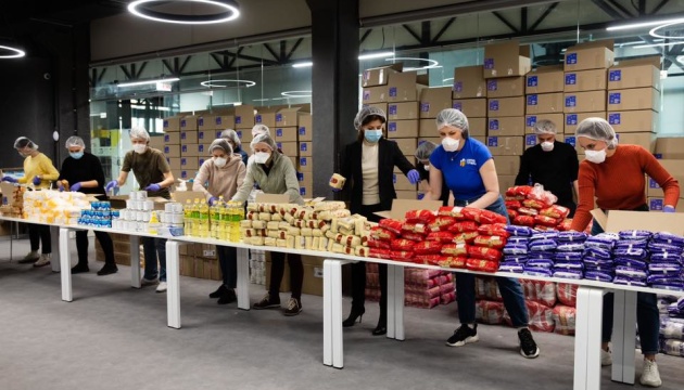 Фонд Порошенко отправил 3 000 продуктовых наборов 
