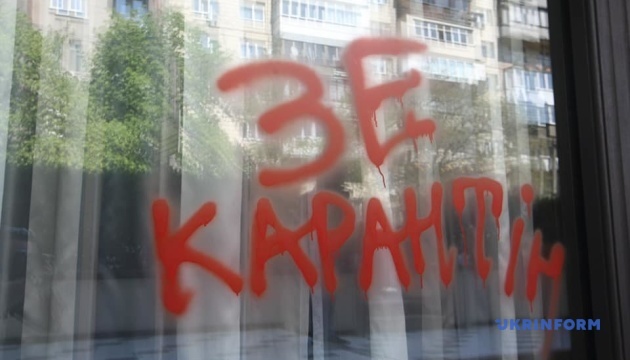 "Карантин так карантин": экс-депутат Ляшко замуровал вход в ресторан Тищенко