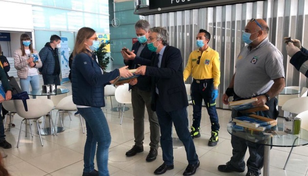 Украинские врачи после трех недель работы в Италии возвращаются домой