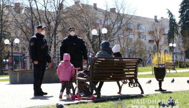 Карантин в Украине: полиция составила почти 3,9 тысячи админпротоколов