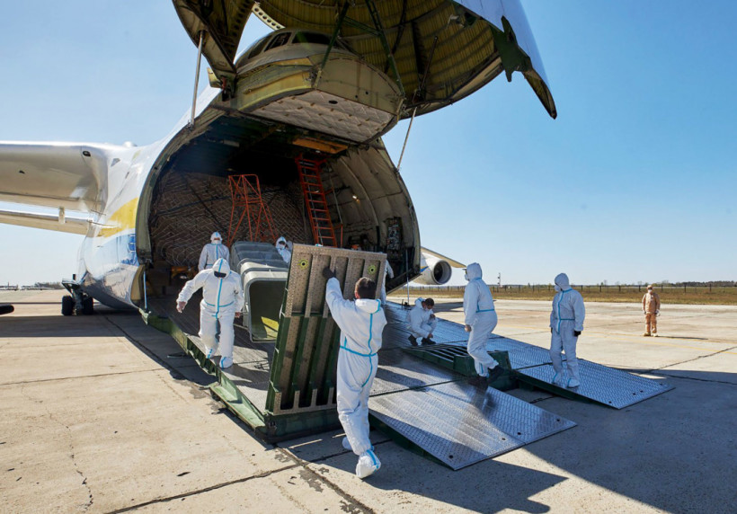 Украинские военные самолеты уже доставили 150 тонн медгрузов