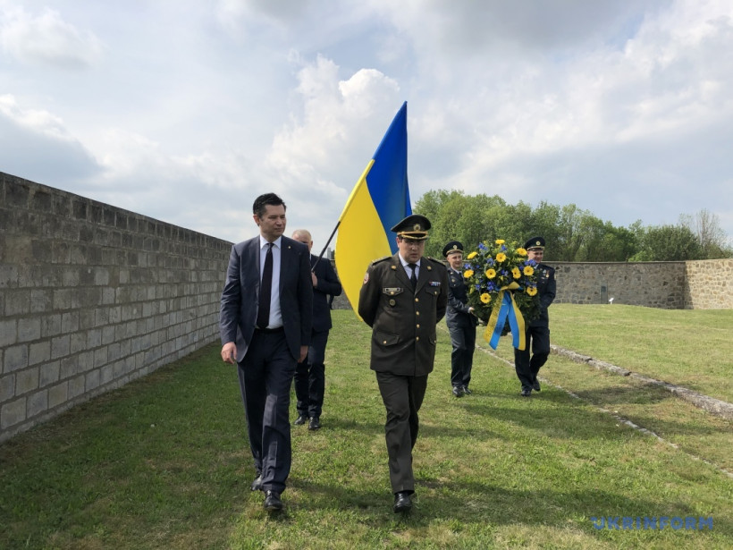 Несмотря на пандемию Украина почтила память жертв концлагеря "Маутхаузена"