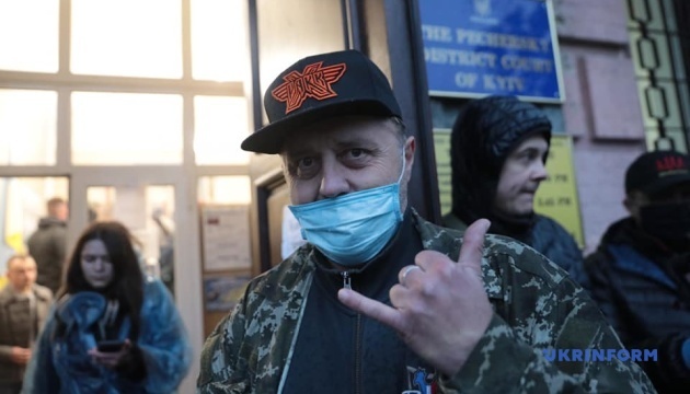 Участники акции на Банковой направились к Печерскому суду