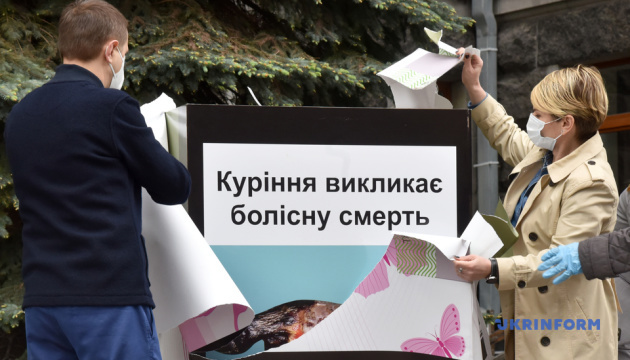 На Банковой требовали защитить молодежь от манипуляций табачной индустрии