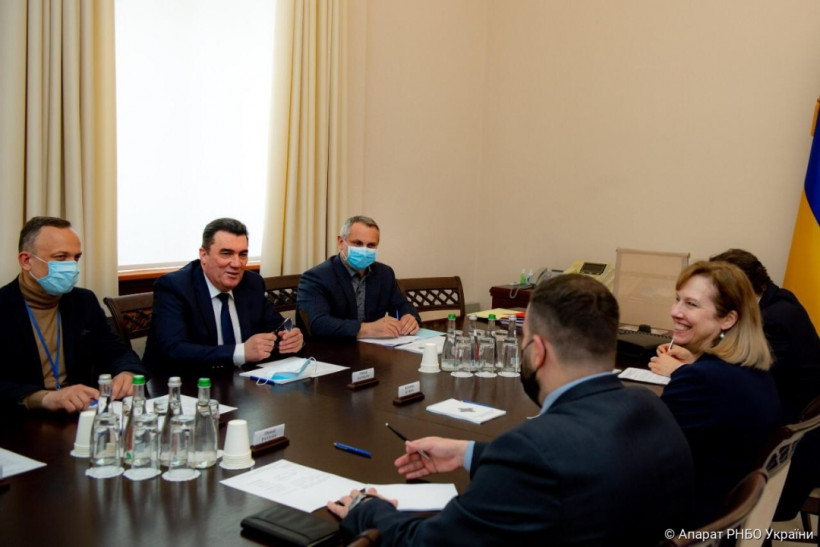 Данилов встретился с временно поверенной в делах США в Украине