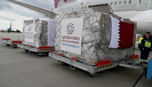 Катар направил почти 9 тонн средств защиты для украинских медиков
