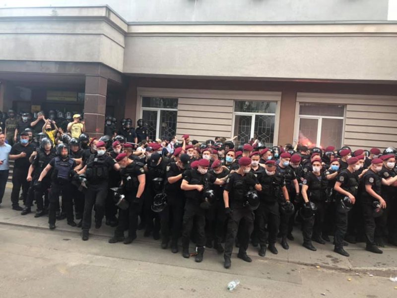 Правоохранители под Шевченковским судом