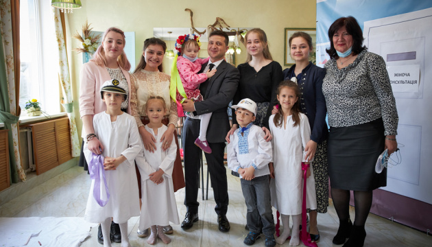 Зеленский посетил Киевский центр социально-психологической реабилитации ребенка