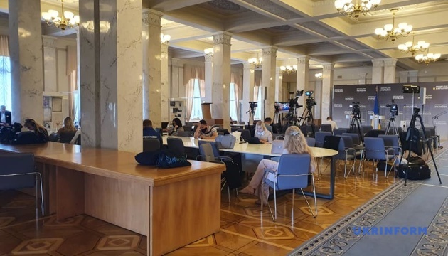 "Карантинные" послабления: в пресс-центре Рады работают три десятка журналистов