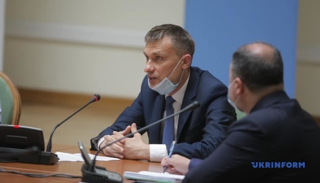 Маски, халаты, респираторы: помощь ЕС и ВОЗ передадут 50 медучреждениям